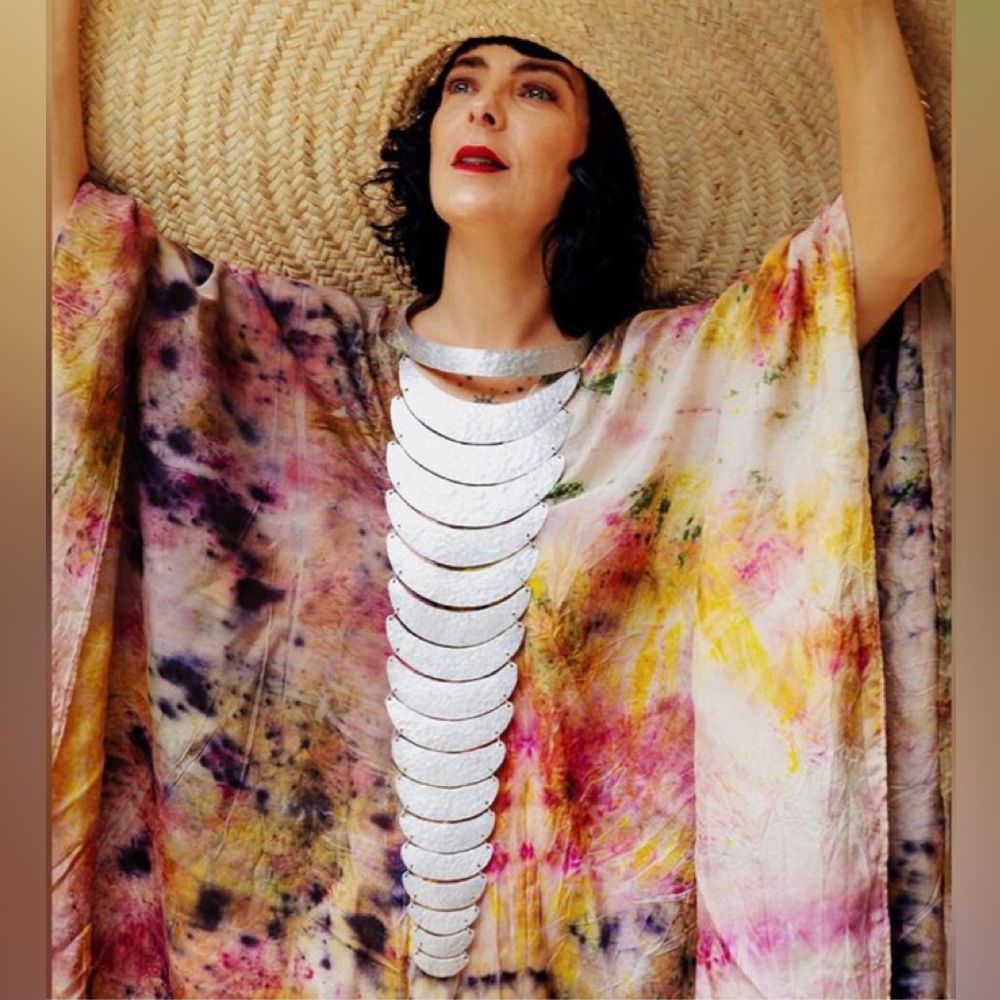 Hello Poshers! Unique Vintage & Modern Clothing headed your way!